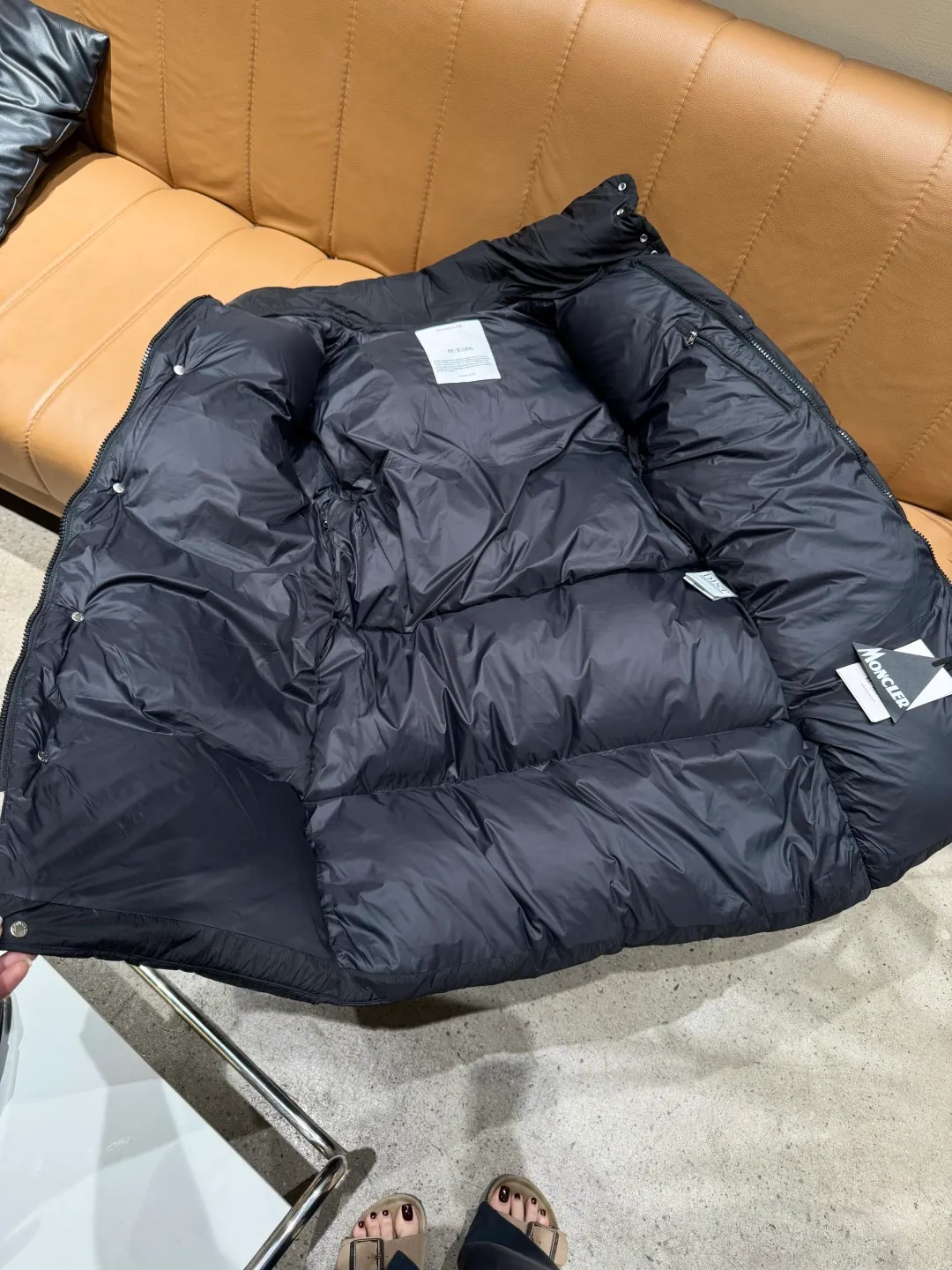 Authentic :【Original Series】（90 ） Moncler / 25𝒔𝒔 Verone ， -40℃， Same Style#T 61# Size：12345 ：Black，Khaki